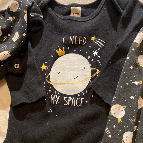 BUNDLE DISCOUNTS! 6-9 mo set space princess prince footie pants onesie bib 0-3 - Picture 2 of 7